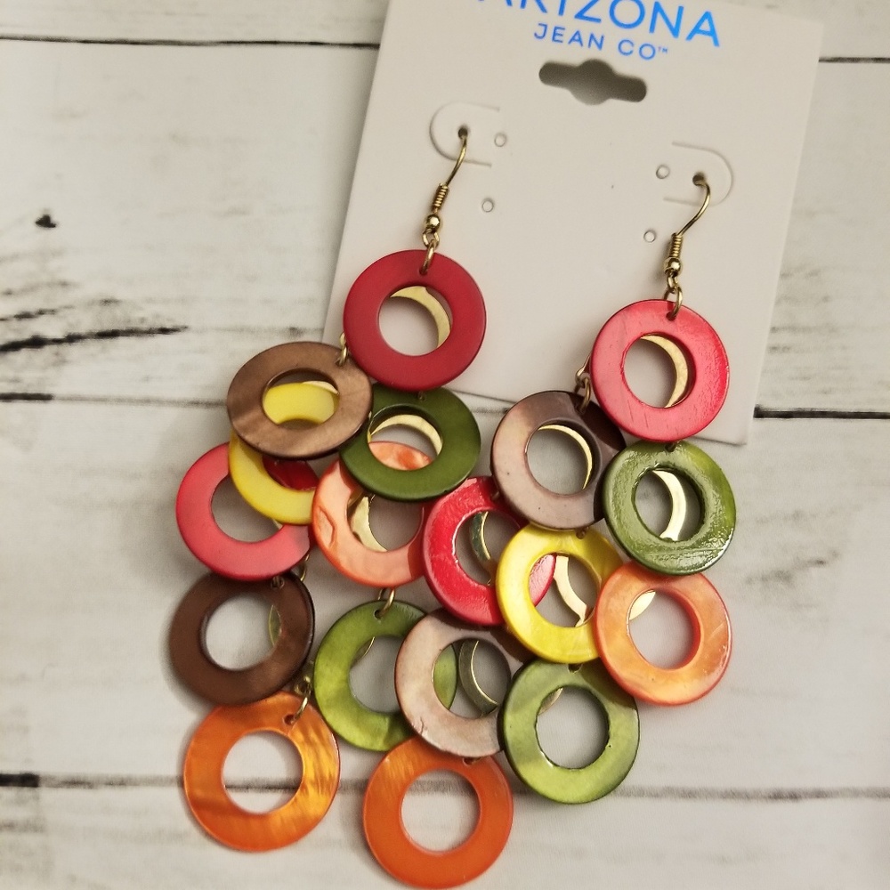 Layered multi-color round shell earrings! NWT
